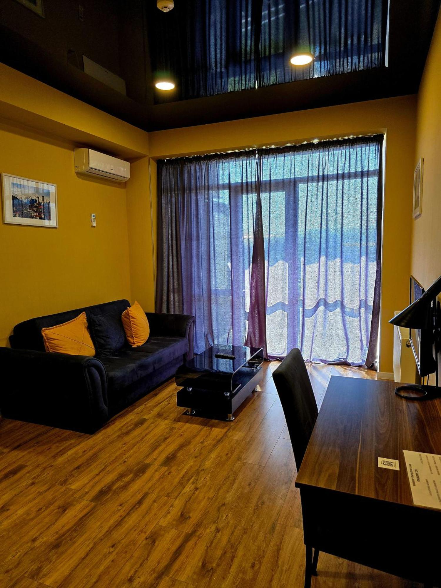 Apart Hotel West Tbilisi Esterno foto