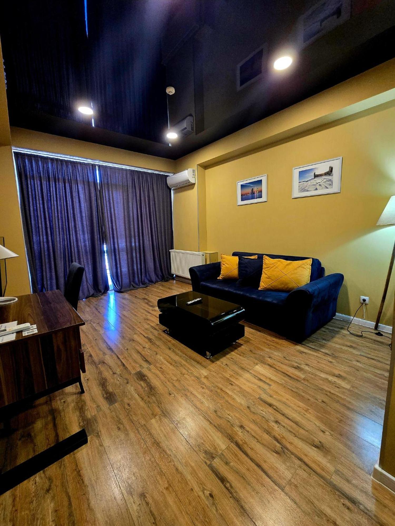 Apart Hotel West Tbilisi Esterno foto