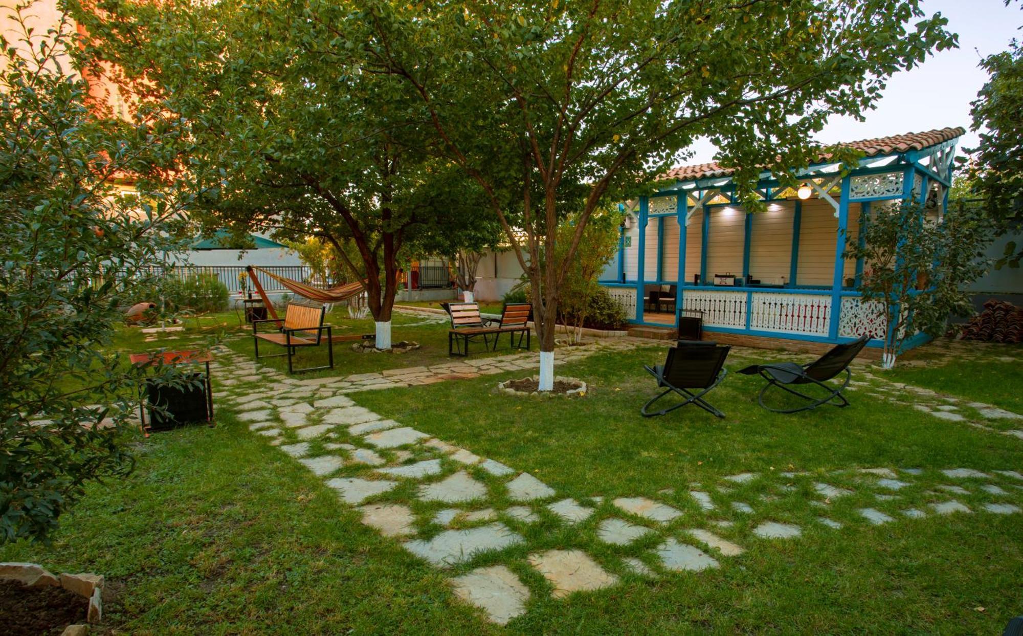 Apart Hotel West Tbilisi Esterno foto